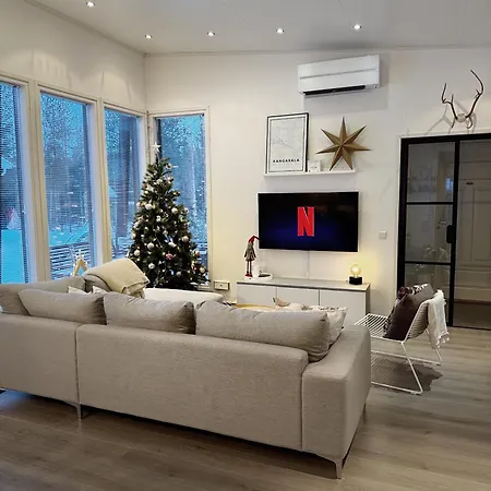 Arctic Aurora فيلة روفانييمي